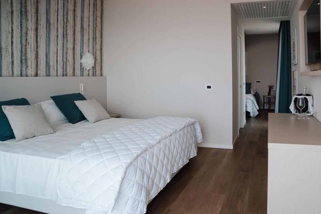 Galassia Suites&spa Hotel 4*